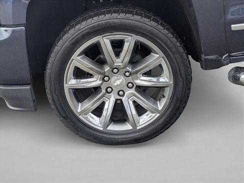 Used 2018 Chevrolet Silverado 1500 LTZ Z71 w/ Centennial Edition image 22