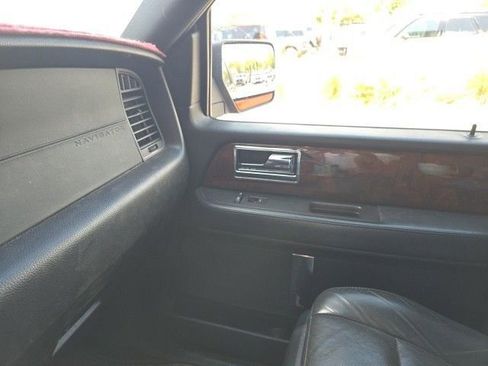 Used 2016 Lincoln Navigator Select image 12