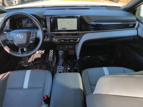 Used 2025 Toyota Camry SE FWD image 13
