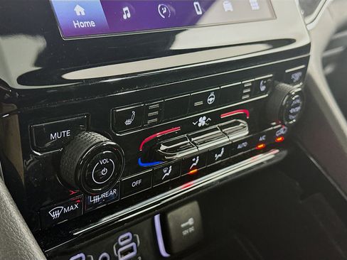 Used 2021 Jeep Grand Cherokee L Laredo image 23