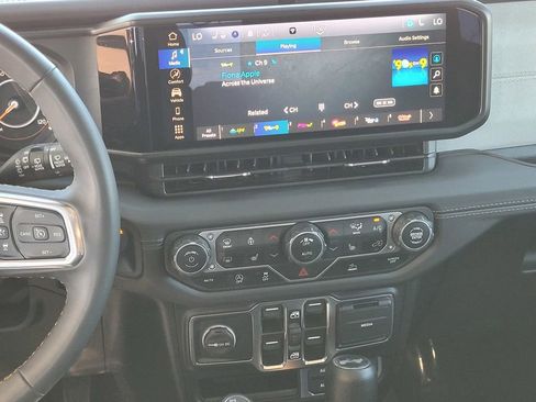 Used 2024 Jeep Wrangler Sahara image 14