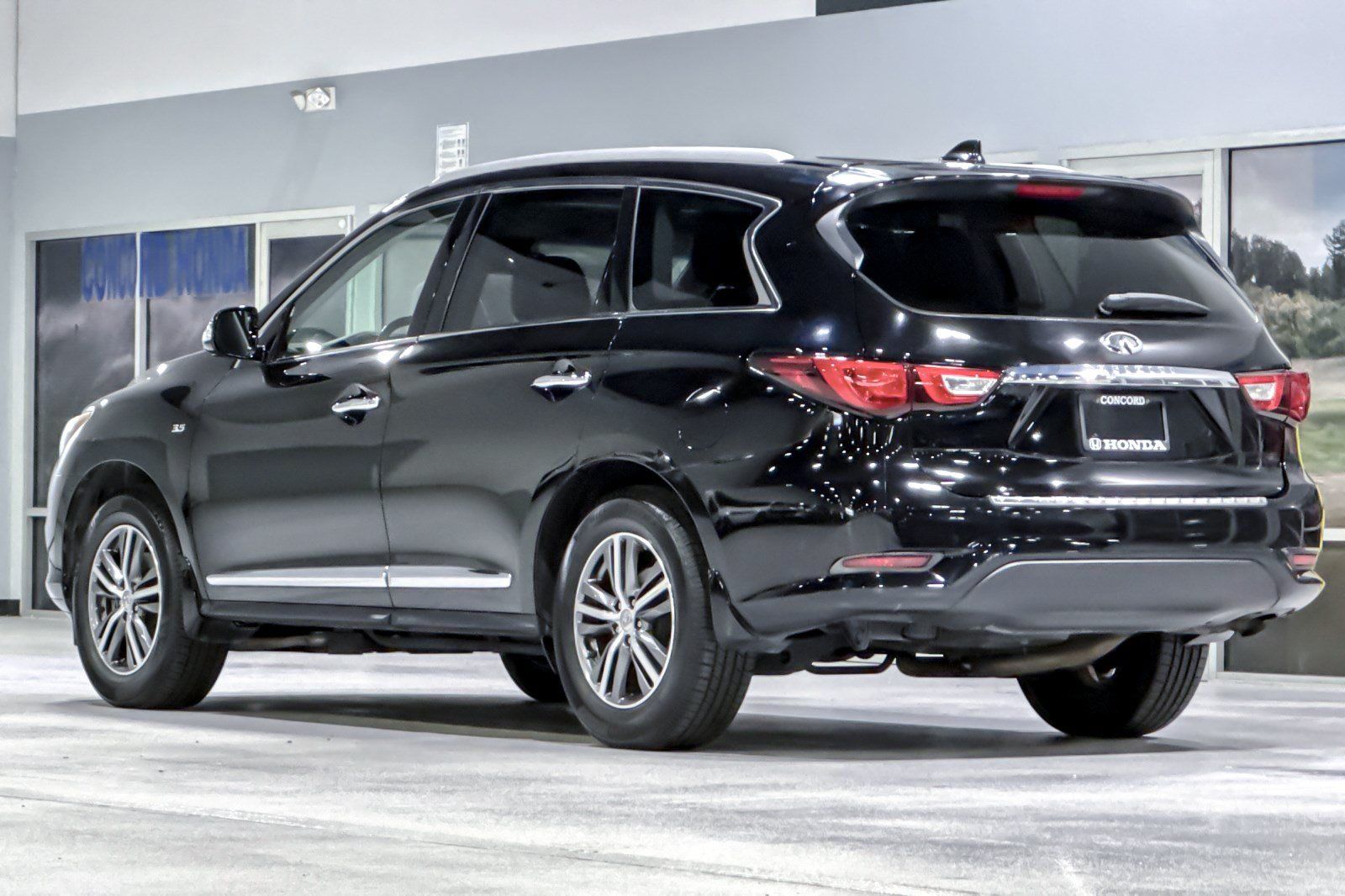 Used 2016 INFINITI QX60 FWD w/ Premium Plus Package image 3