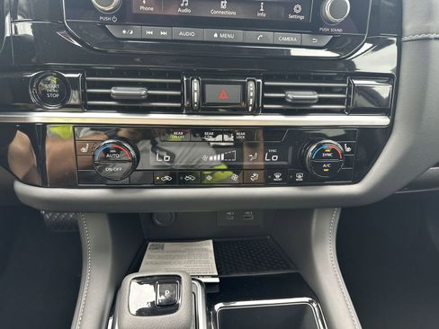 New 2025 Nissan Pathfinder SV image 15