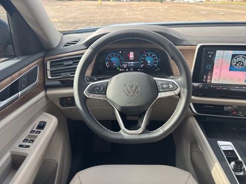 Used 2025 Volkswagen Atlas SE image 28