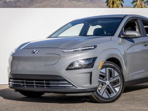 Used 2023 Hyundai Kona SEL w/ Cargo Package FWD image 2