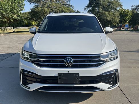 Used 2024 Volkswagen Tiguan SEL R-Line AWD/4WD image 3