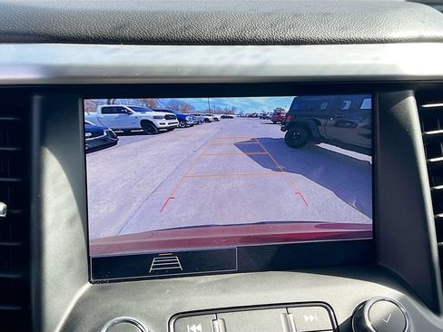 Used 2023 GMC Acadia SLE w/ Driver Convenience Package FWD image 13