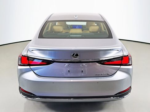 Used 2025 Lexus ES 300h w/ Premium Package image 6