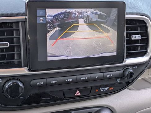 Used 2025 Hyundai Venue SEL FWD image 17