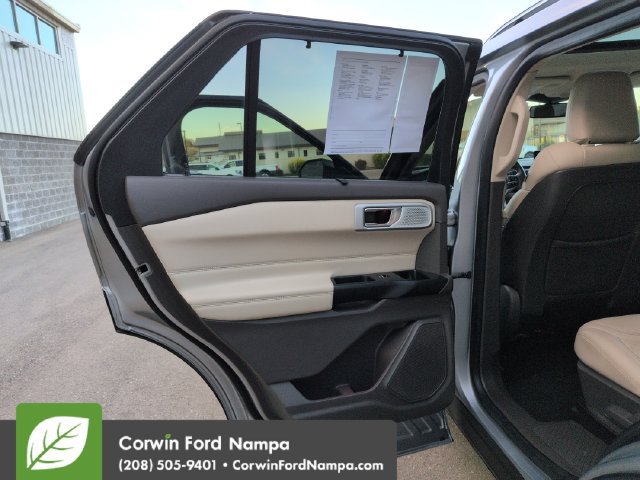 Used 2020 Ford Explorer Platinum w/ Premium Technology Package AWD/4WD image 22