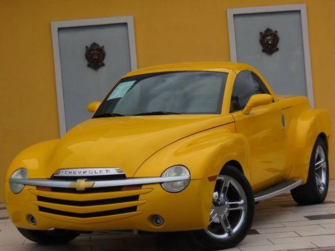 Used 2004 Chevrolet SSR w/ Preferred Equipment Group image 6