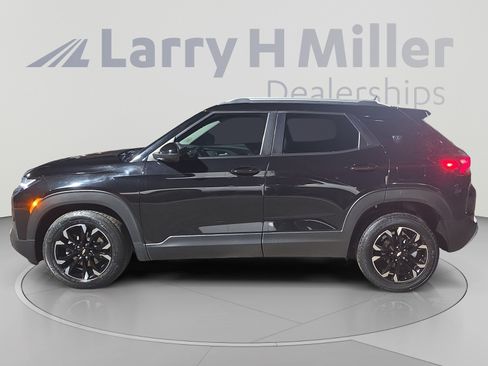 Used 2021 Chevrolet TrailBlazer LT FWD image 2
