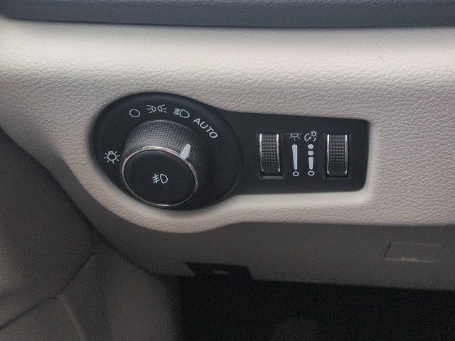 Used 2024 Chrysler Pacifica Touring-L FWD image 20