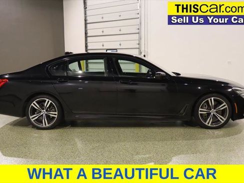 Used 2019 BMW 750i w/ Executive Package RWD image 9