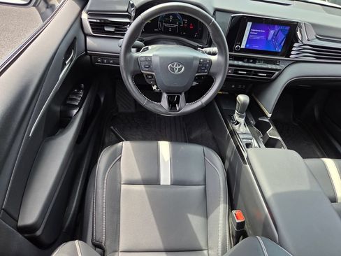 Used 2025 Toyota Camry SE w/ Convenience Package FWD image 7