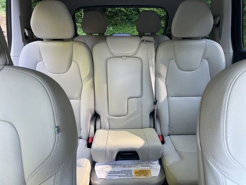 Certified 2023 Volvo XC90 B6 Plus w/ Protection Package AWD/4WD image 17