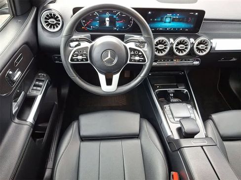 Used 2021 Mercedes-Benz GLB 250 4MATIC image 21