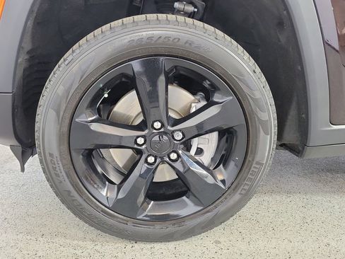 Used 2023 Jeep Grand Cherokee L Limited w/ Luxury Tech Group II RWD image 9