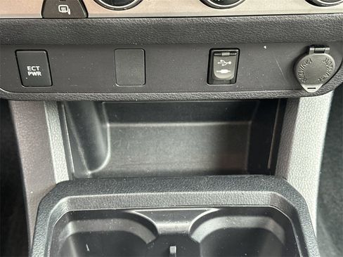 Used 2017 Toyota Tacoma SR image 31