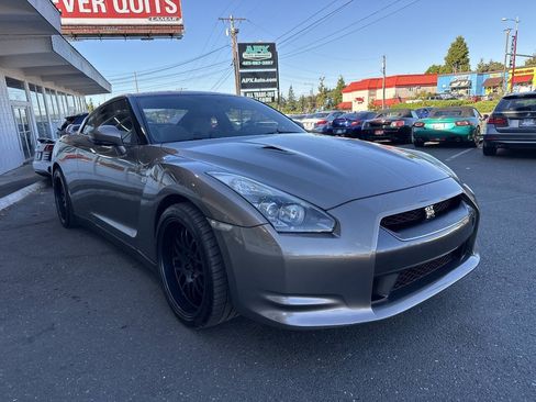 Used 2009 Nissan GT-R Premium AWD/4WD image 8