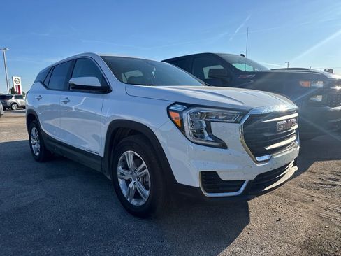 Used 2024 GMC Terrain SLE image 3