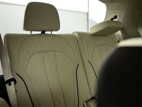 Used 2022 BMW X7 xDrive40i w/ Executive Package image 39
