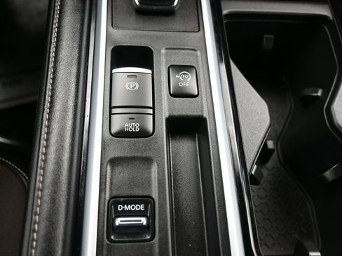 Used 2022 Nissan Pathfinder SL image 25