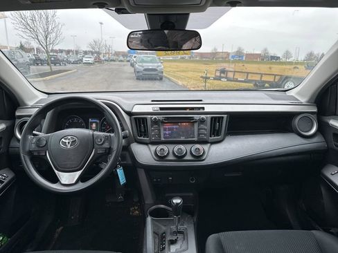 Used 2018 Toyota RAV4 LE image 18