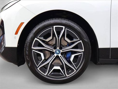 Used 2023 BMW iX xDrive50 w/ Sport Package AWD/4WD image 28