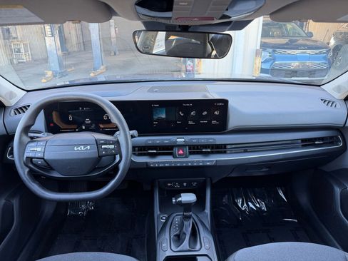 Used 2025 Kia K4 LXS image 32