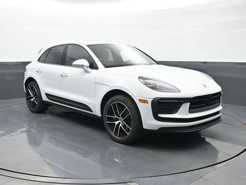Certified 2023 Porsche Macan AWD/4WD image 25