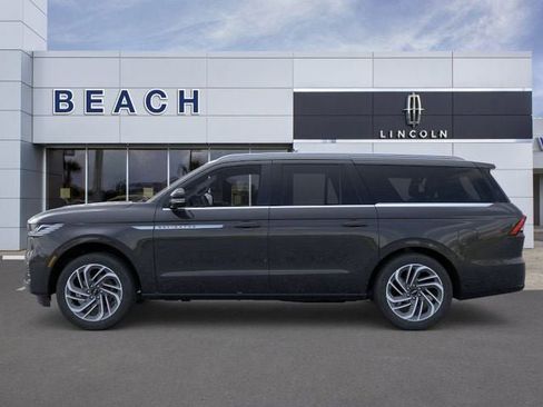 New 2025 Lincoln Navigator L Reserve image 4