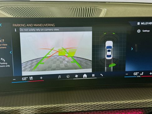 Used 2025 BMW 330i Sedan w/ M Sport Package image 19