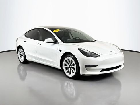 Used 2023 Tesla Model 3 Standard Range RWD image 1