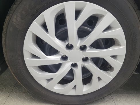 Used 2018 Toyota Corolla LE FWD image 31