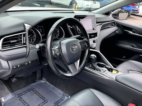 Used 2022 Toyota Camry SE w/ Convenience Package FWD image 17