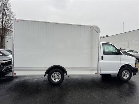 New 2025 Chevrolet Express 3500 w/ Power Convenience Package image 34