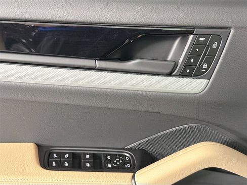 Certified 2026 Porsche Cayenne Coupe AWD/4WD image 30