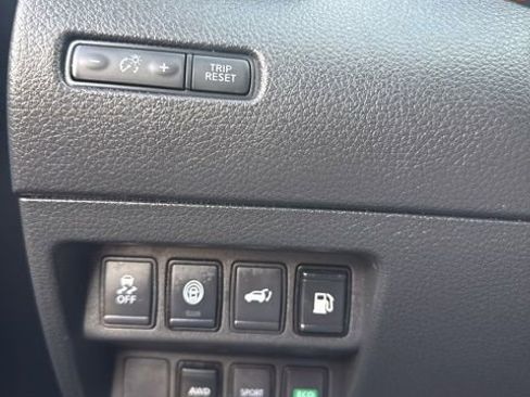 Certified 2020 Nissan Rogue SV image 29