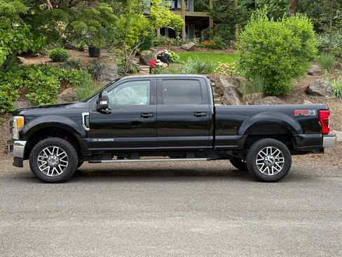 Used 2017 Ford F250 Lariat w/ Lariat Value Package AWD/4WD image 2