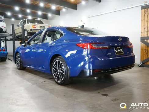 Used 2025 Toyota Camry XLE AWD/4WD image 7