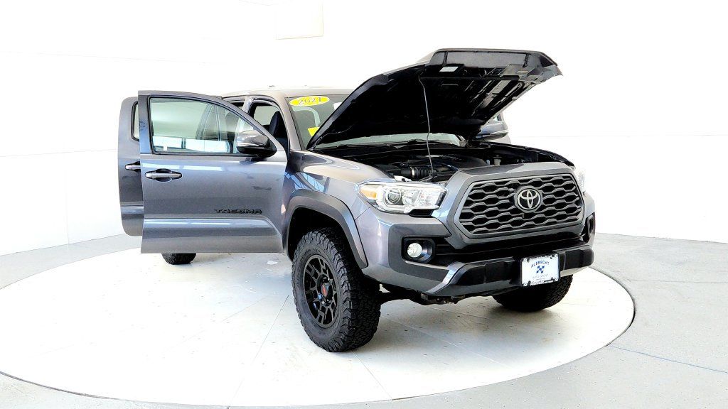 Used 2021 Toyota Tacoma TRD Off-Road w/ Technology Package AWD/4WD image 9