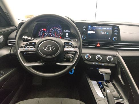 Used 2023 Hyundai Elantra SE w/ Preferred Accessory Package image 22