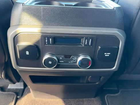 Used 2018 Ford Expedition XLT w/ Equipment Group 202A AWD/4WD image 30