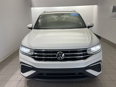 Certified 2023 Volkswagen Tiguan SE w/ Panoramic Sunroof Package image 3