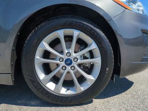 Used 2020 Ford Fusion SE image 11