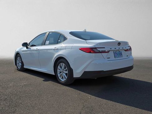 Used 2026 Toyota Camry LE w/ Preferred Package 2 (TMS) FWD image 5