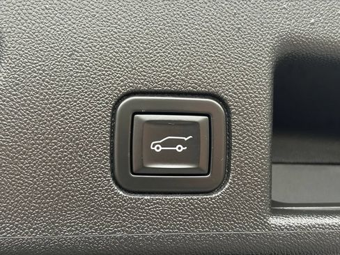 Used 2023 Chevrolet Equinox RS AWD/4WD image 11