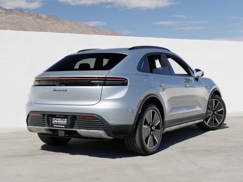 Used 2025 Porsche Macan 4S Electric image 7