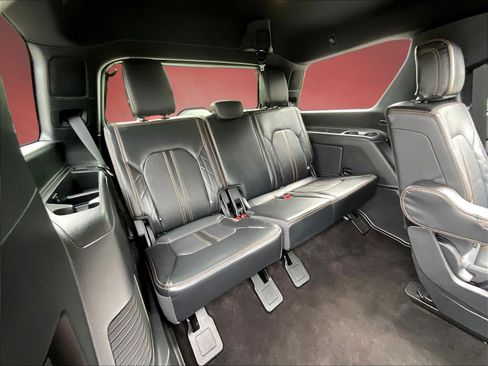 Used 2022 Ford Expedition Platinum AWD/4WD image 25